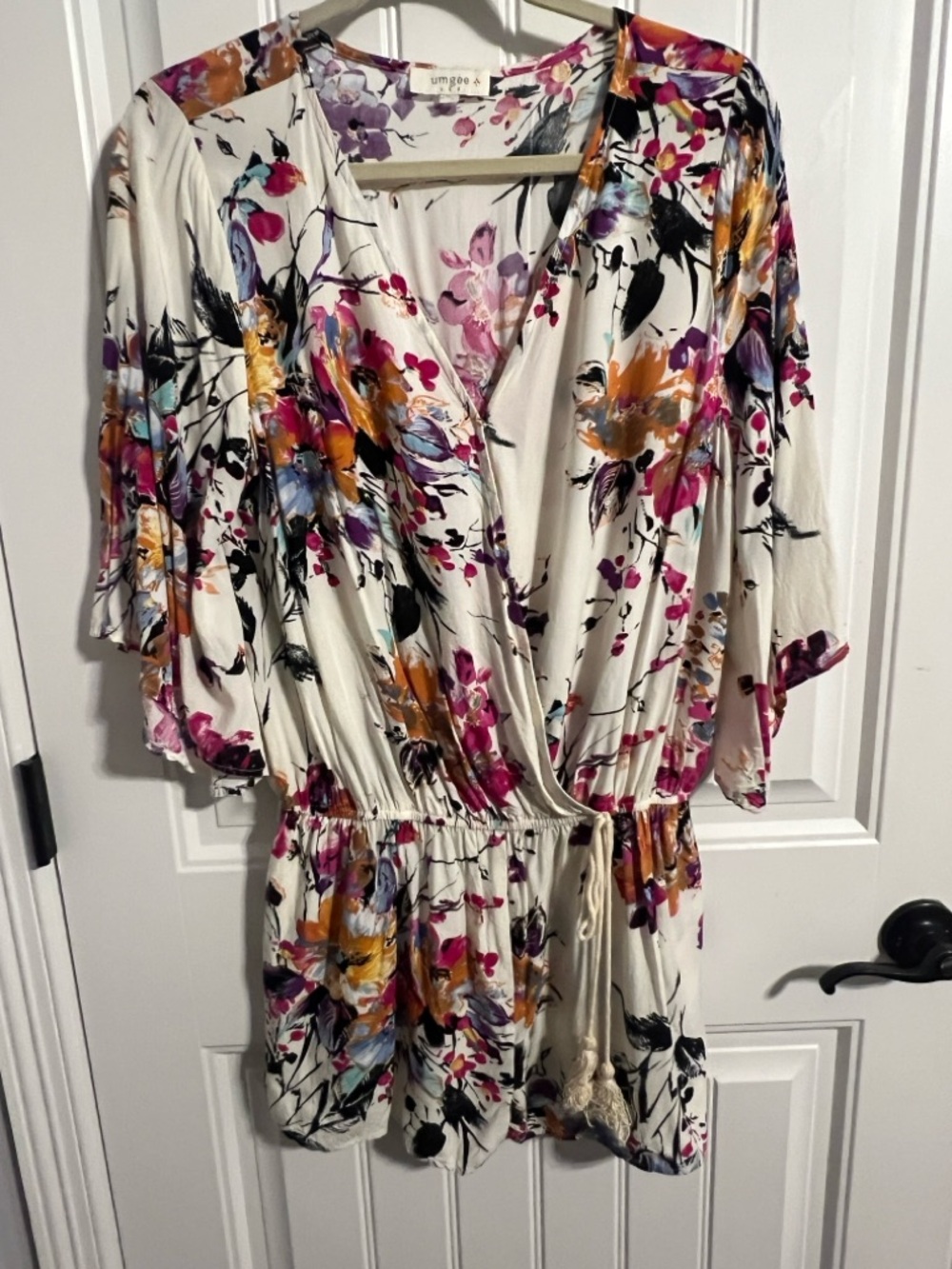 Umgee Floral Faux Wrap Romper with Rope Tie w/Tassel. Women's Size L. #9584